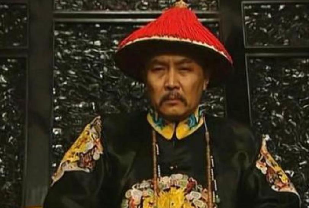 1723年春天，刚登基几个月的雍正，走进户部银库，掀开国库封条。他眯着眼扫了一圈