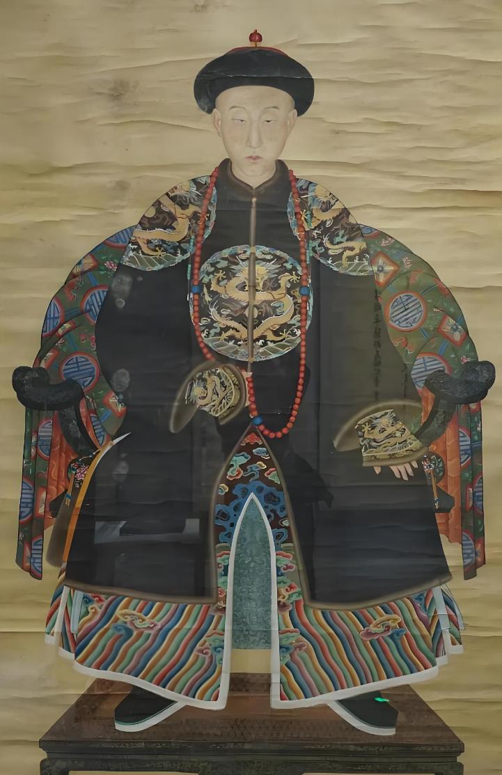 乾隆赐给傅恒、阿桂、福康安等的“四团龙补服”，是一种什么等级的冠服？
“四团龙”