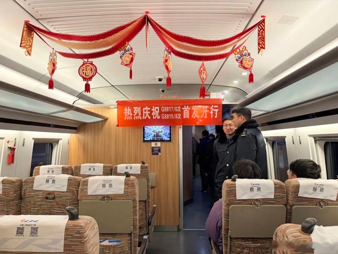 你印象最深刻的高铁线路是哪一条？中国高铁千千万，方便快捷的俯拾即是，“抽象高铁”