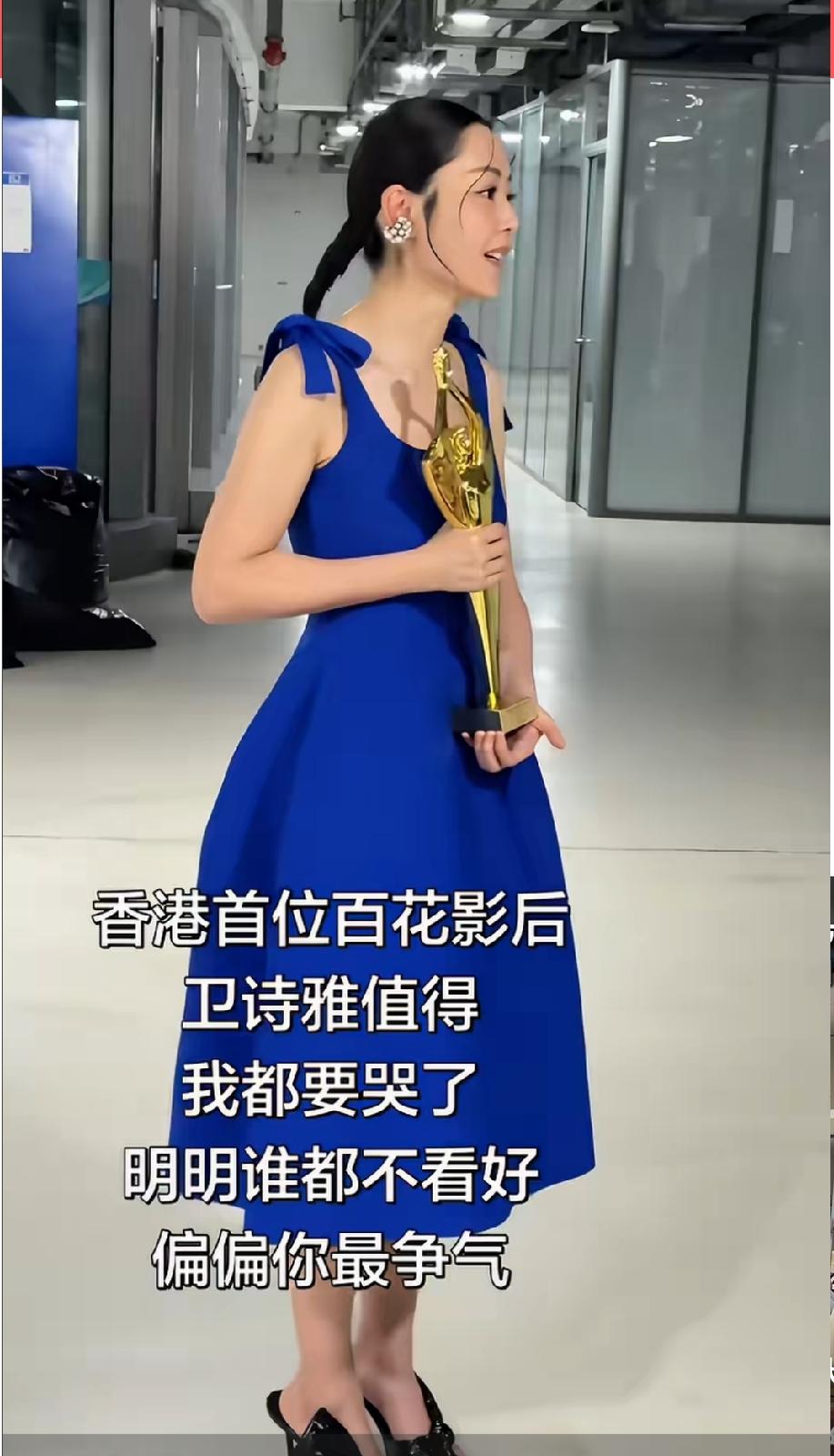 内地的一群女明星，带着私人保镖和助理，穿着高档的礼服，露🐻的露🐻，露屁股的露