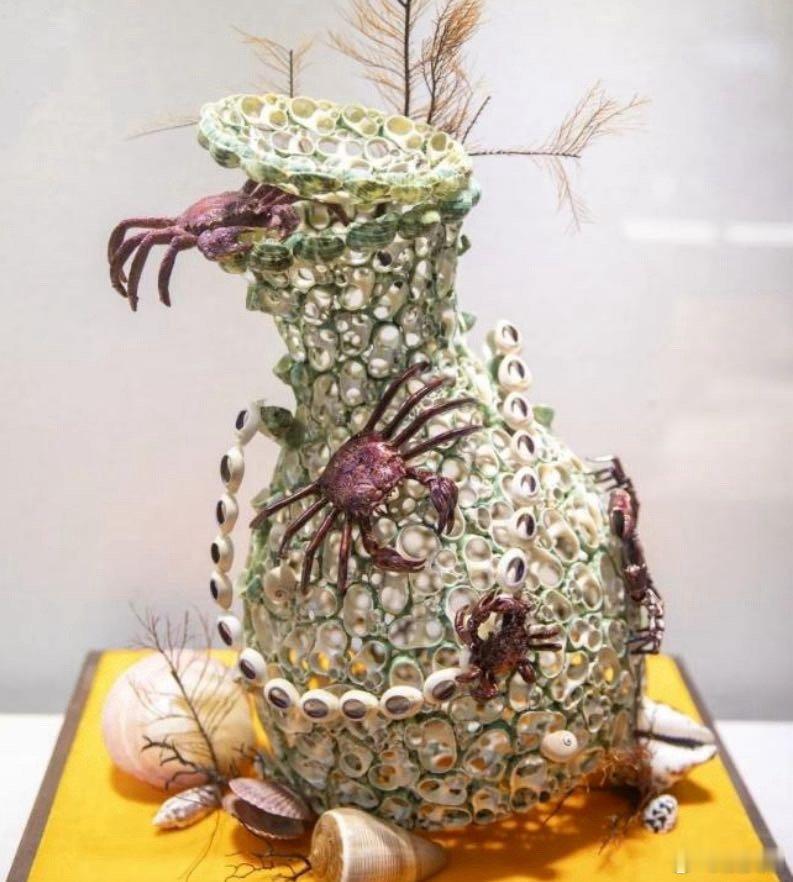 解锁福建非遗漳州水仙花雕刻技艺一把刻刀雕琢漳州水仙，刀下藏山水，盆中现诗意。这门