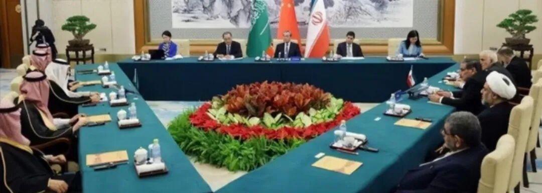 红线踩碎！
沙伊北京协议作废，中东再无缓冲。
 
2023年沙伊在北京达成的历史