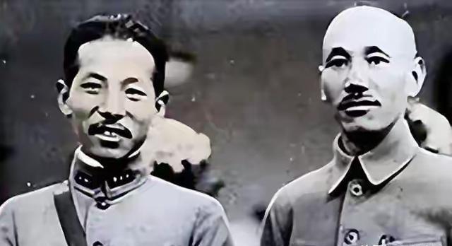 造成张学良长期软禁的人，除蒋介石外，还有张学良信任的手下
张学良真正失去主动权，