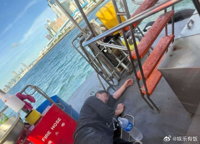 姜涛坠海现场图姜涛坠海前曾饮酒 据港媒24日报道，姜涛坠海现场图曝光，姜涛由海事