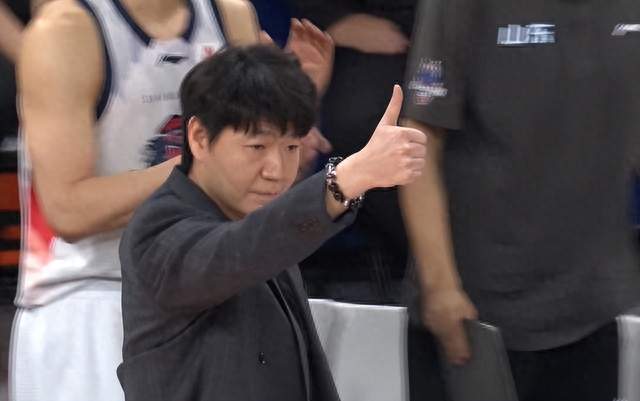 陶汉林+杨文学坐镇内线，18人本土阵容官宣！山东男篮豪言创佳绩