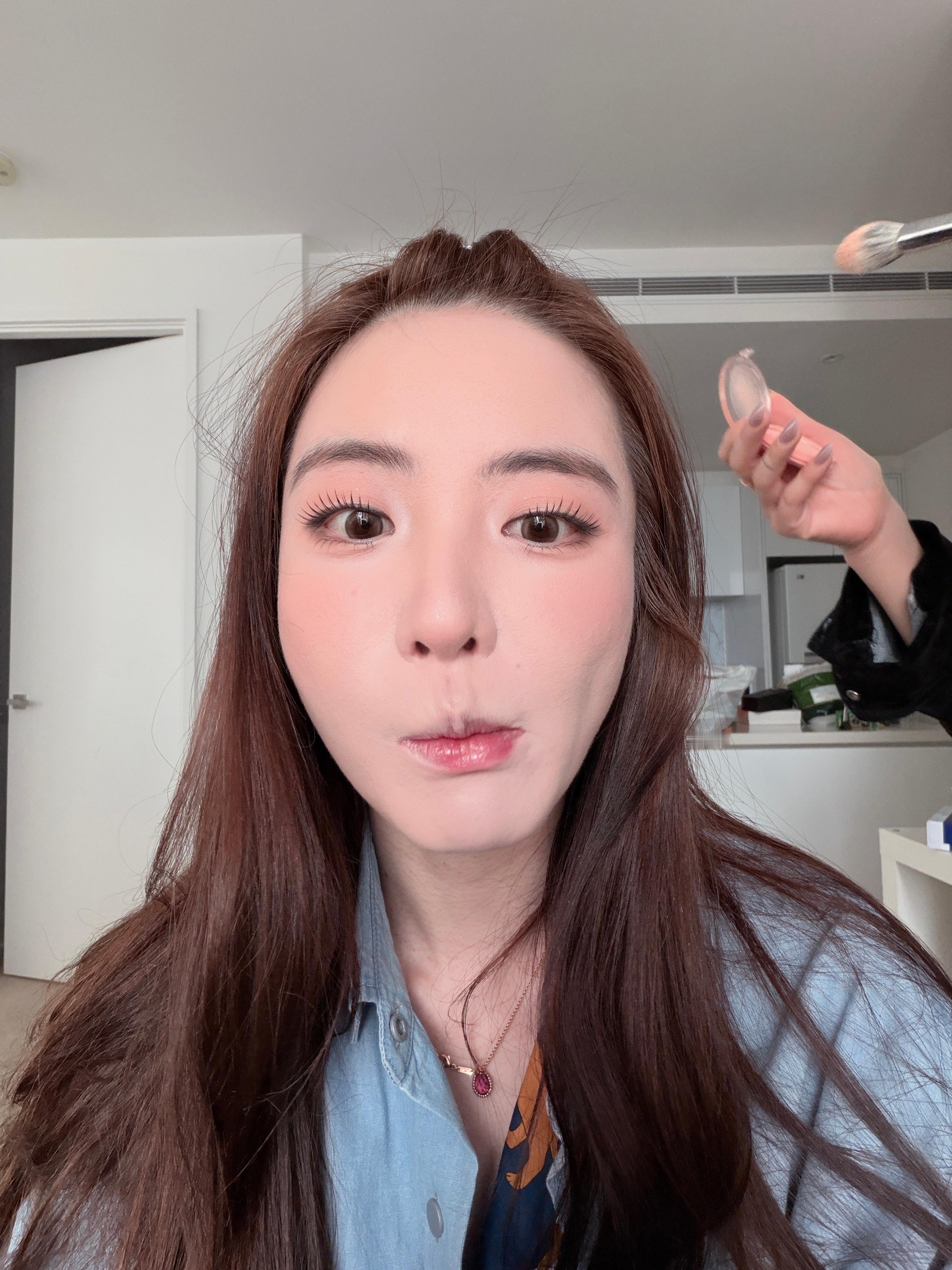 我回来了……还好姐是最后一天病倒的 不然mel的急诊我都得等4个小时才能看上病（