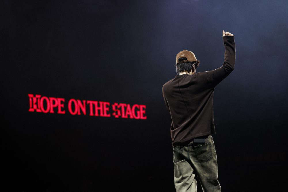 HOPE ON THE STAGE DAY 2 in SEOUL😎 
