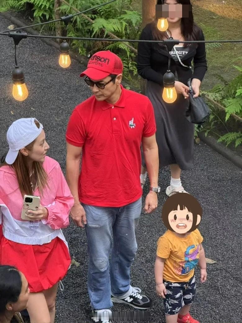 港姐陈凯琳与视帝丈夫郑嘉颖于2018年拉埋天窗，育有大仔郑承悦 (Rafael）
