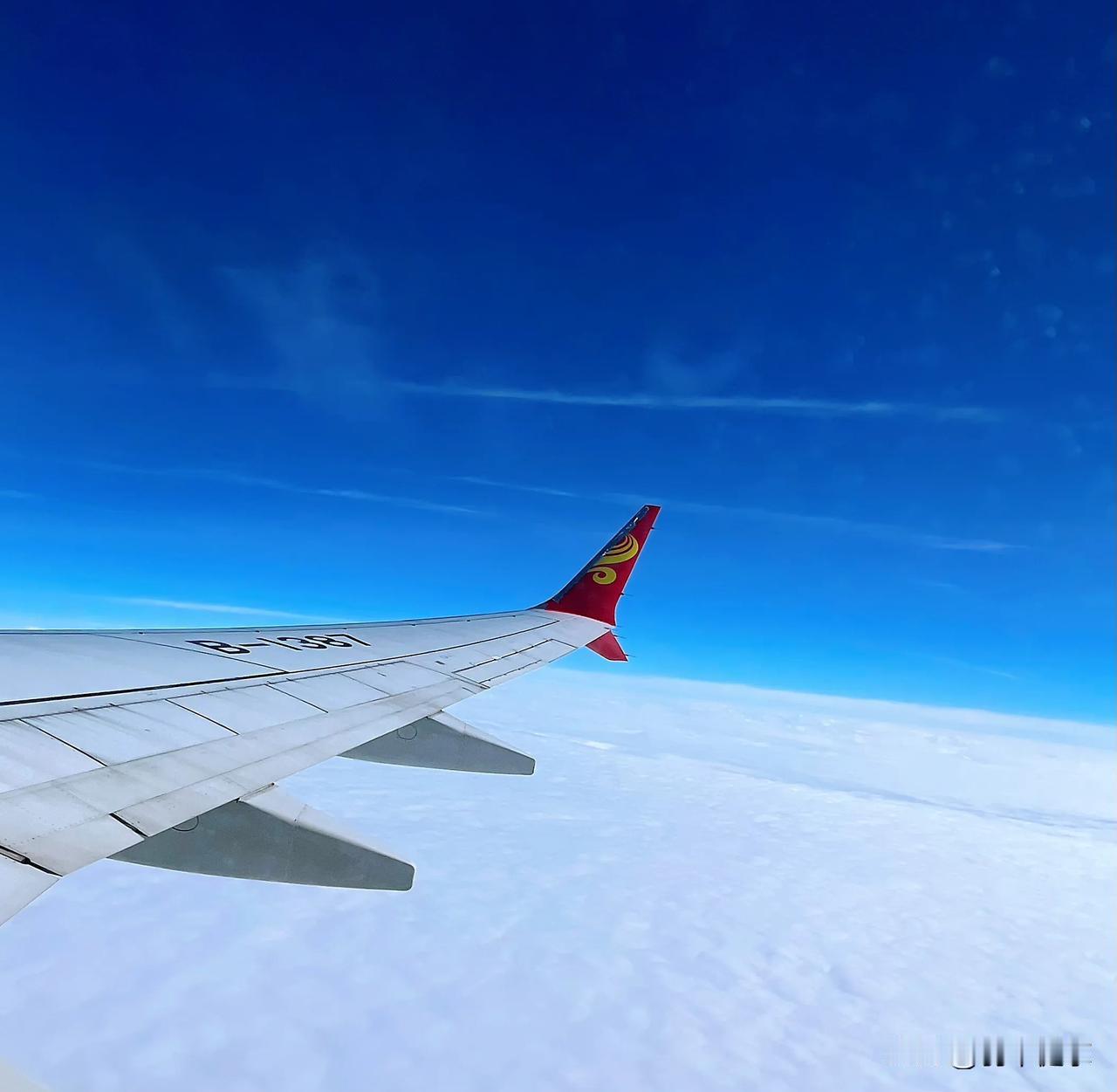 初冬的天空：是清清爽爽、是晴晴朗朗。