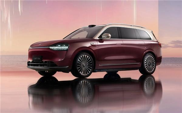 问界M9
AITO旗下的一款中大型SUV
问界M9是AITO品牌旗下旗舰中大型S