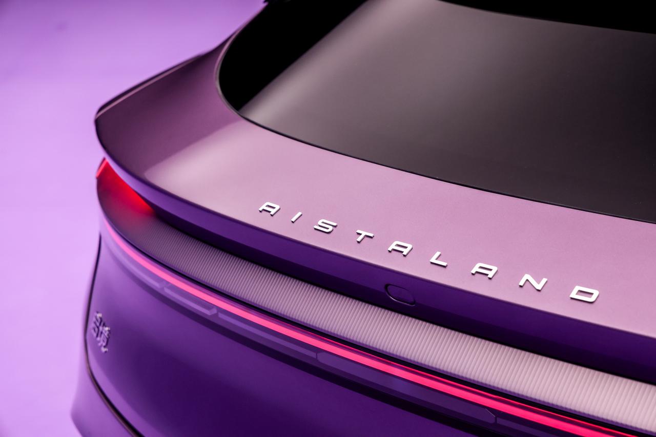 智能座舱进入Agent时代，车机终于不像手机了
以前大家吐槽车机不好用，是因为很