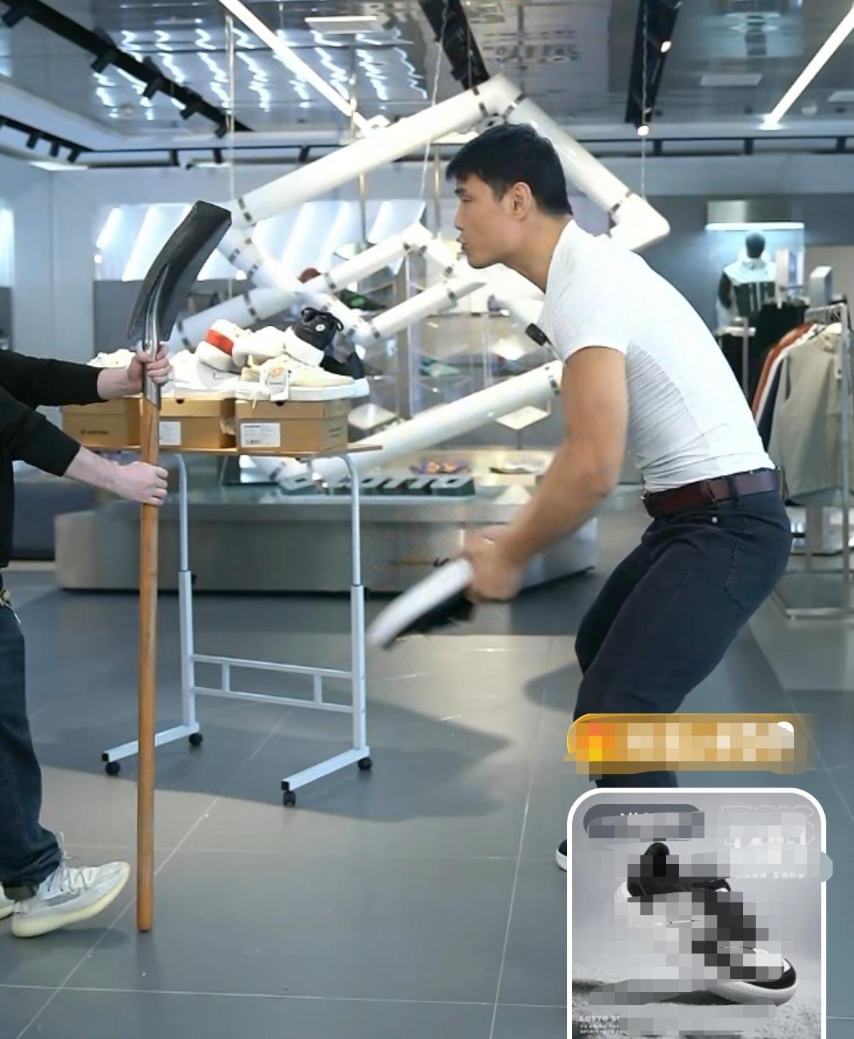 方便直播间卖服装，似曾相识的感觉，又感觉挺新颖！
小时候过会，卖塑料脸盆的商贩，