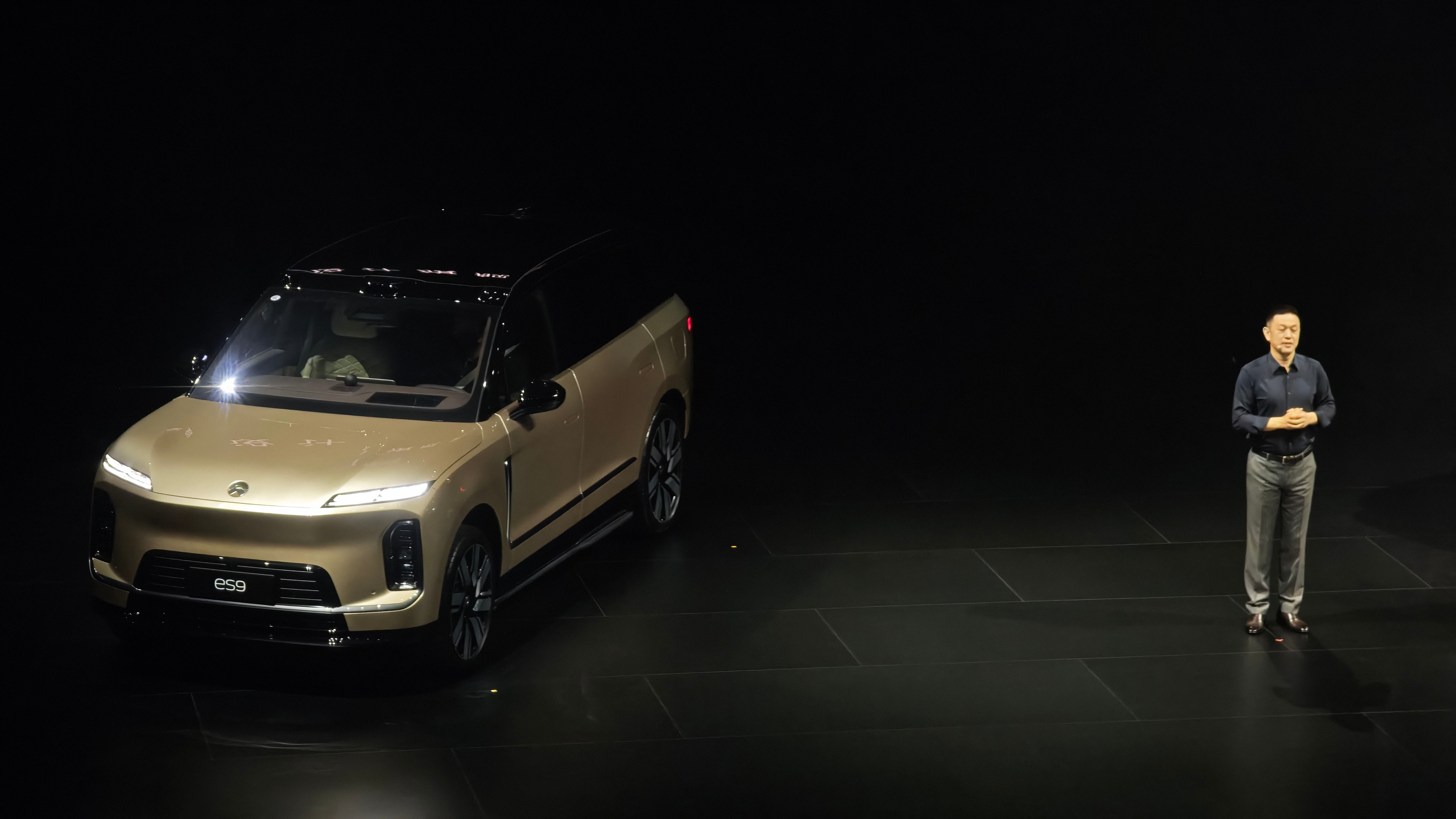 斌哥今天已经西装革履了蔚来es9