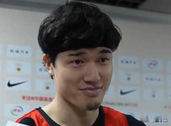 渡边雄太谈杨瀚森：

“他是一个出色的球员，有非常棒的身高，技术也非常扎实。我觉