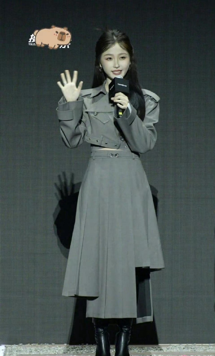 直观感受到虞书欣的身高169高妹满屏的腿 