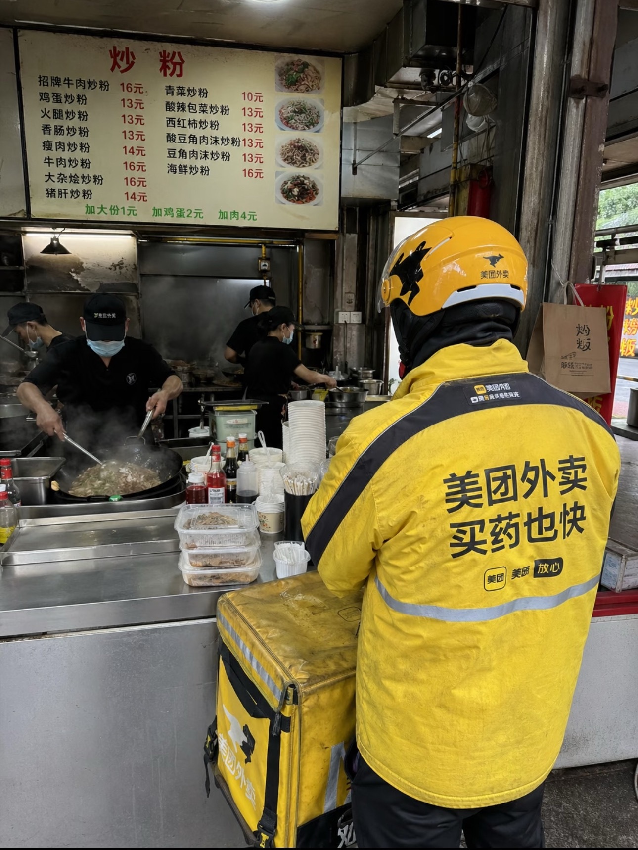 3年前的AI视频有多诡异图1是2023年的Ai图图2是2026年的Ai图那203