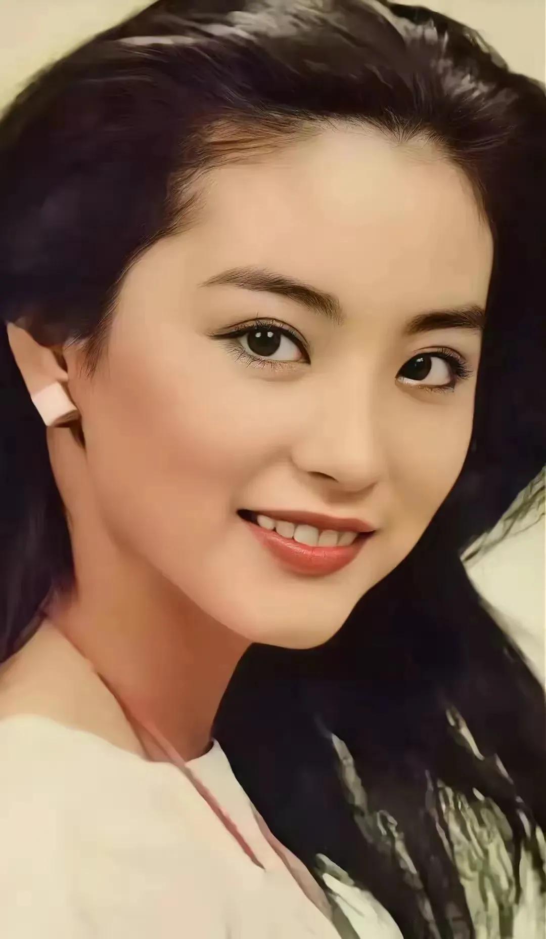 一笑倾城！当之无愧的女神。