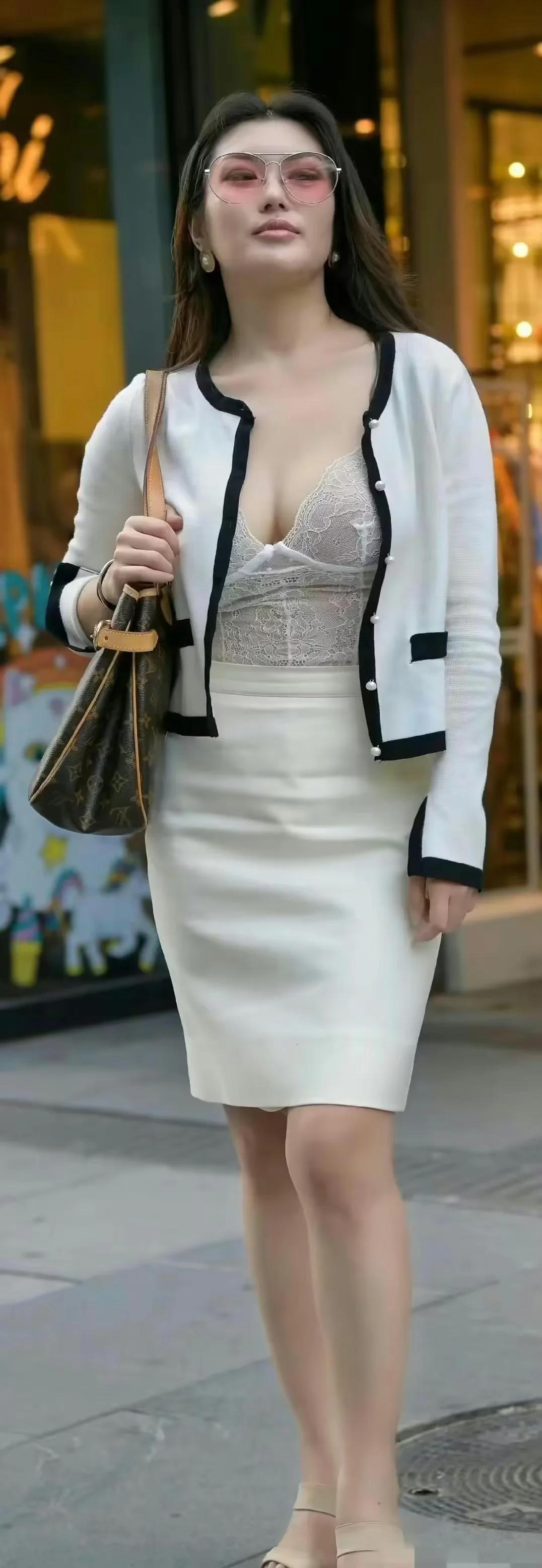 一个人最好的状态就是: “ 不指望谁，不羡慕谁，不小看谁，不嘲笑谁，不依赖谁，”