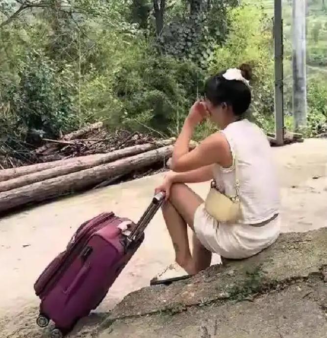 邯郸这位快40岁的大姐，三年前丈夫破产，扔下孩子卷钱离婚跑了，
三年后前夫东山再