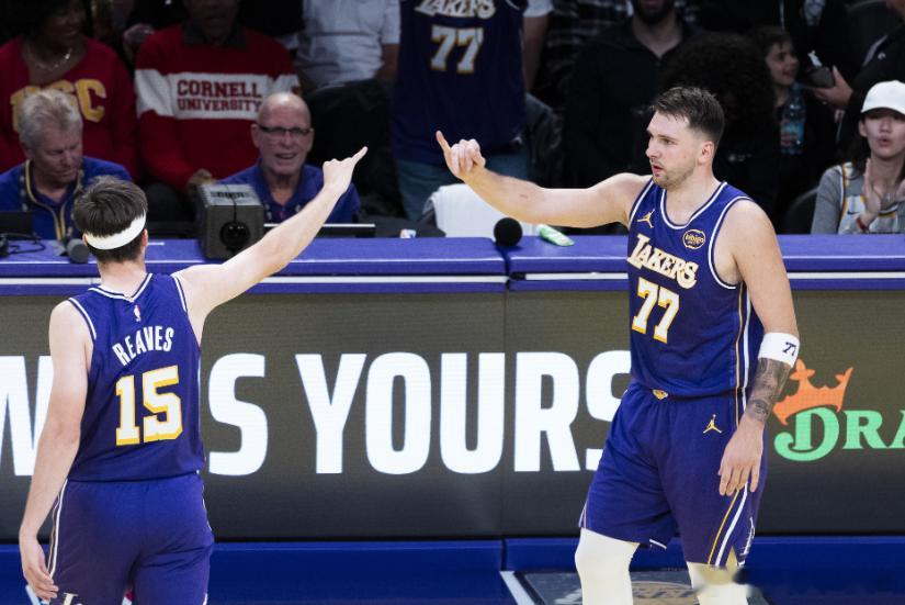 NBA常规赛，湖人客场背靠背105-126不敌绿军。此役，里夫斯全场比赛出战33