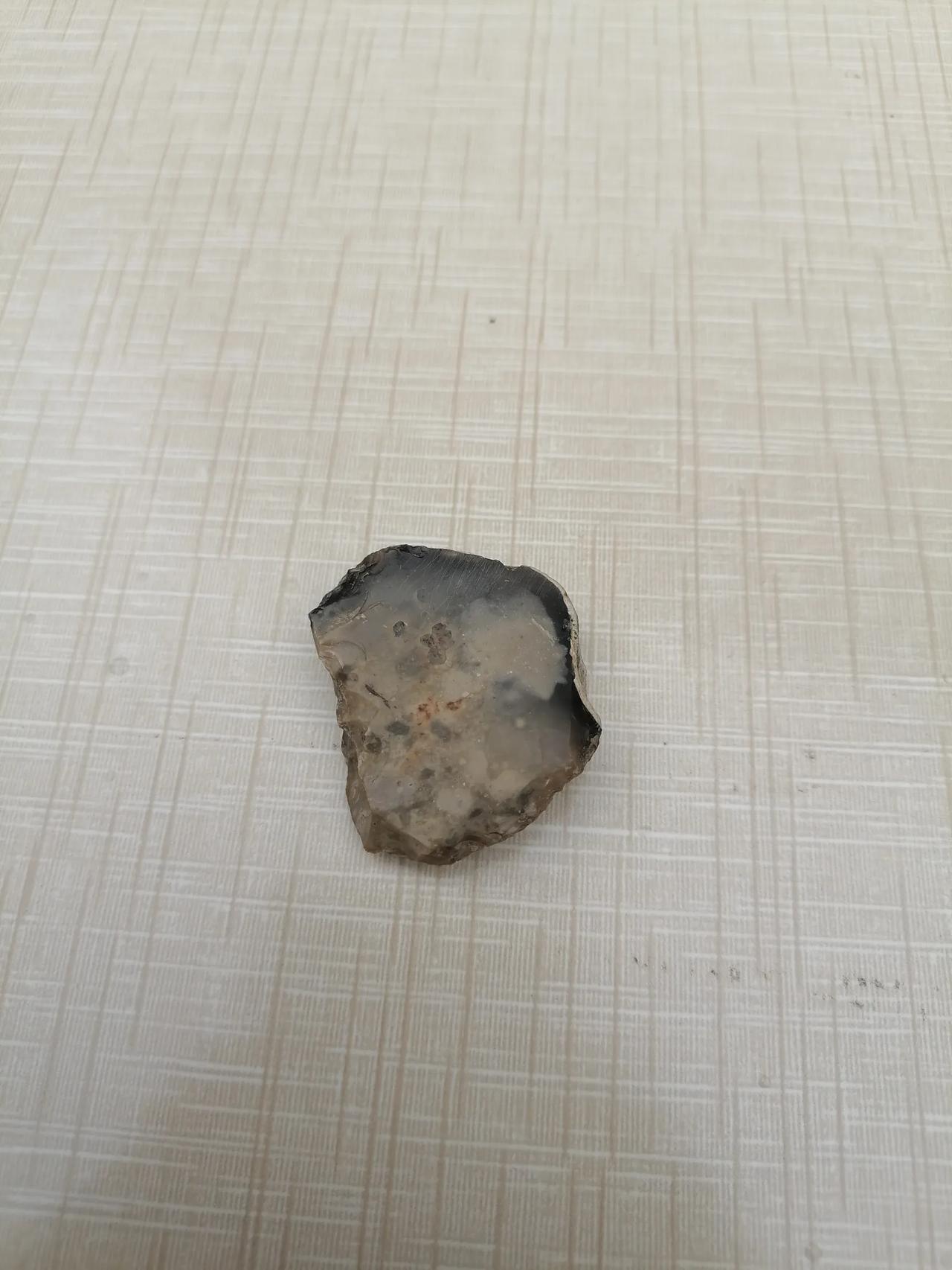 我也发颗青花瓷月球陨石，15克左右，请鉴赏。