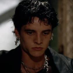 佩德罗·帕斯卡年轻时（25岁）的样子来自美剧《纽约重案组 第八季》（2001）~