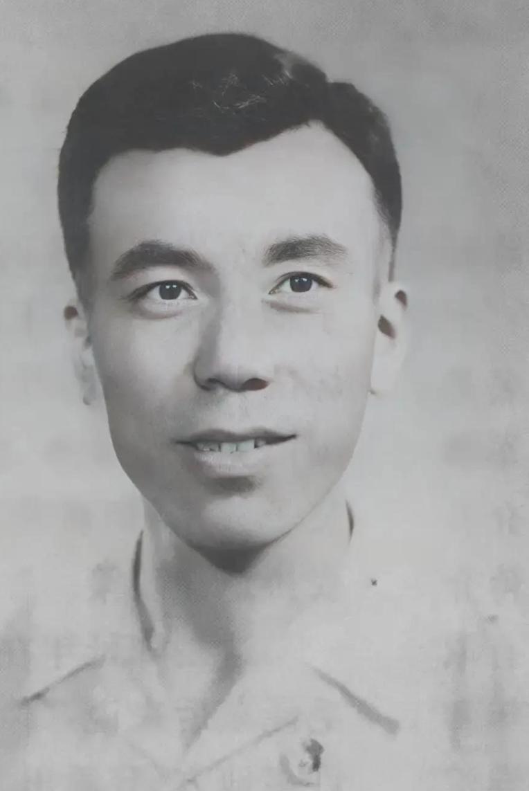 1952年，志愿军战士张文荣被美军俘虏后叛变，经过改造后，张文荣被安排打入志愿军