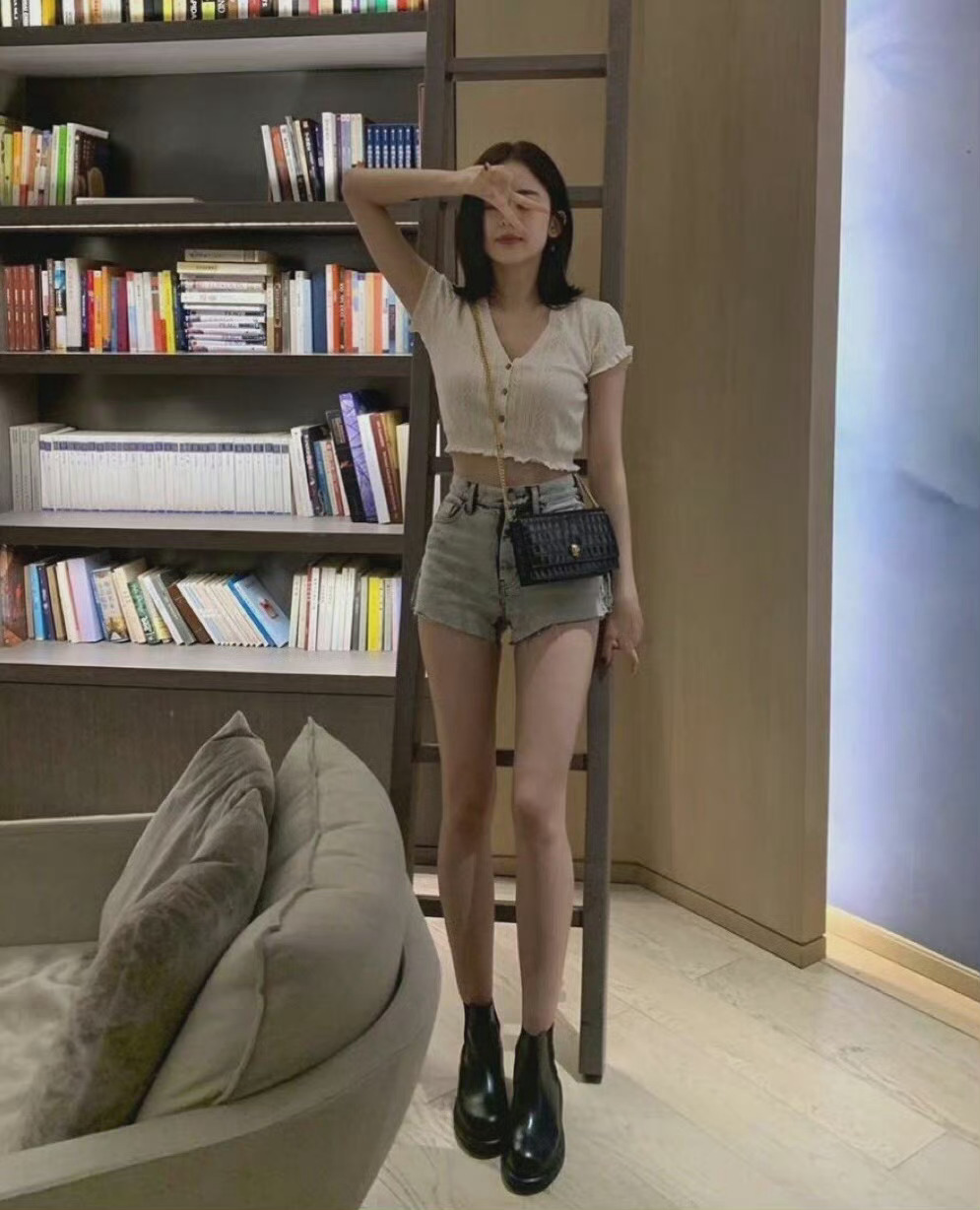 娜扎好震撼的腿谁说这个世界没有十全十美的人！ 
