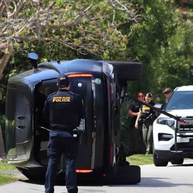 老虎伍兹在佛罗里达发生车辆侧翻事故，他被指控毒驾、造成财产损失以及拒绝接受合法测