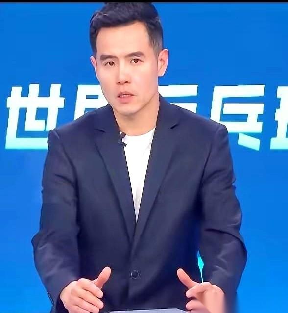 今晚看女乒，看得我有点恍惚。
最让人绝望的，不是输，而是对手打完你，甚至连汗都没