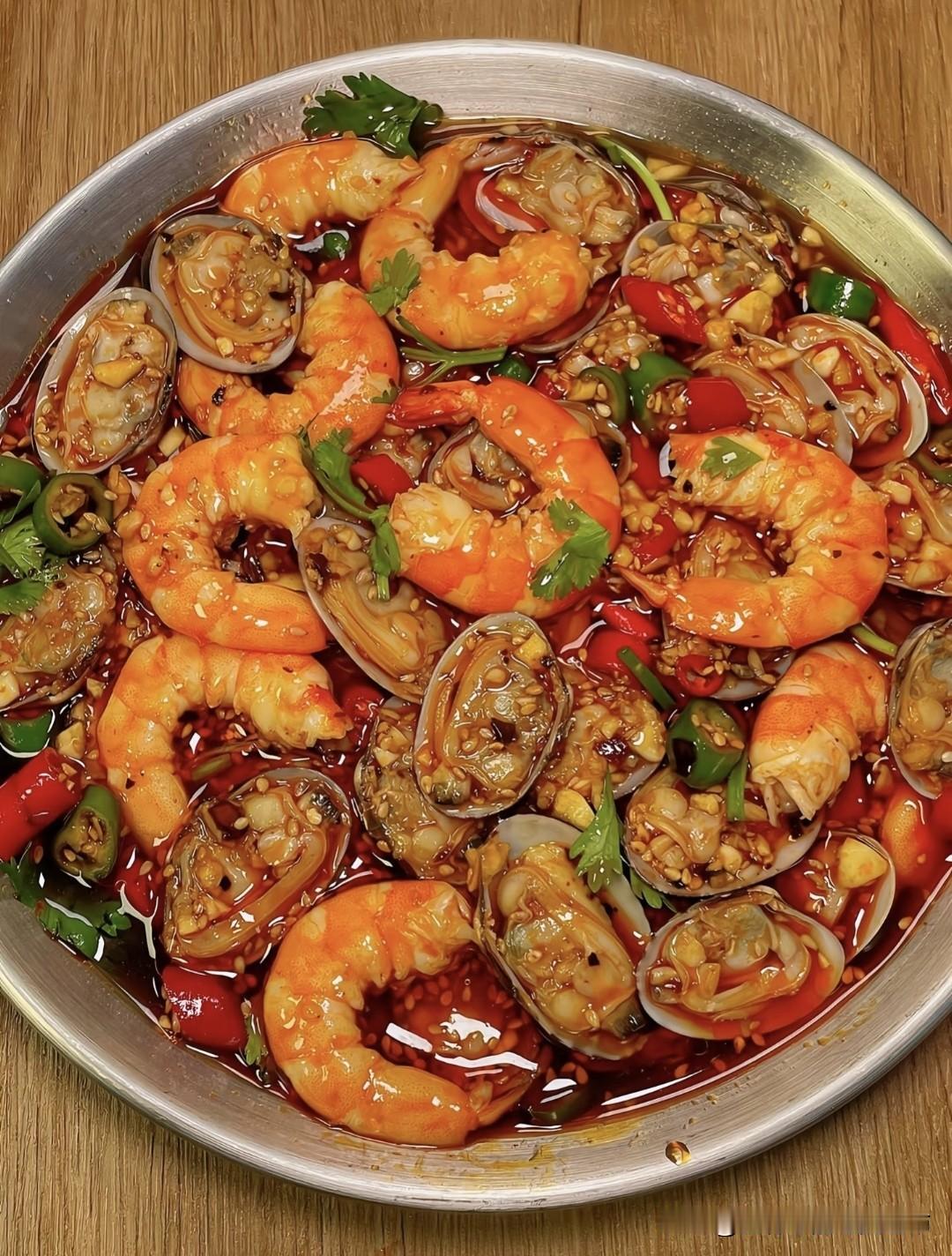 带鱼和虾能一起吃吗带鱼和虾当然可以一起吃了，两种都是高蛋白海鲜类，一起吃不会产生