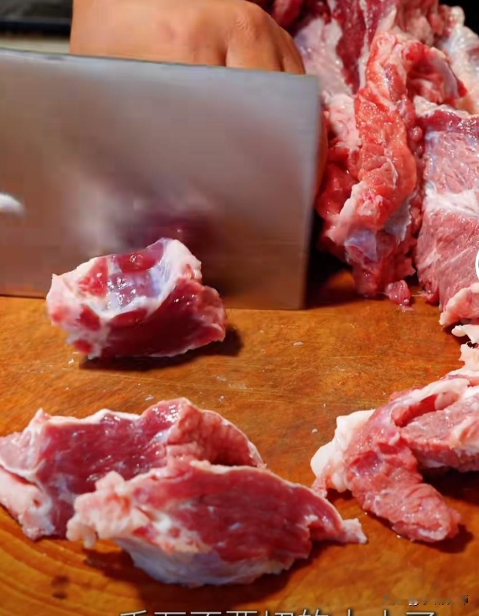 今天去买牛肉。准备中午吃清炖牛肉，分享下做法:
食材准备
 牛腩/牛腱子500g