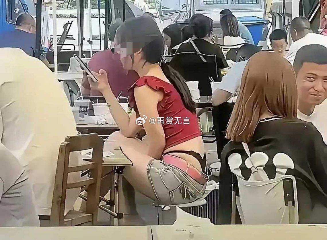 越来越多人，模仿娜扎这个裤子穿搭了。 