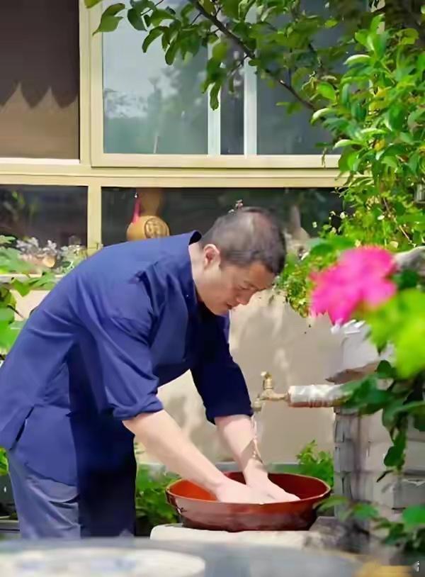 逆风翻盘! 李亚鹏昆明民宿开业，20岁李嫣蜕变暖心守护父亲 