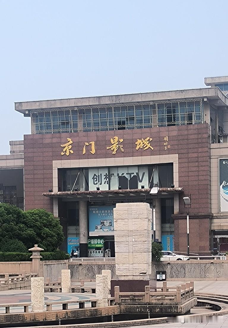 我的《给阿嬷的情书》观后感人去楼空情仍在，月挂枝头思乡音。我是南枝，我是木音，我