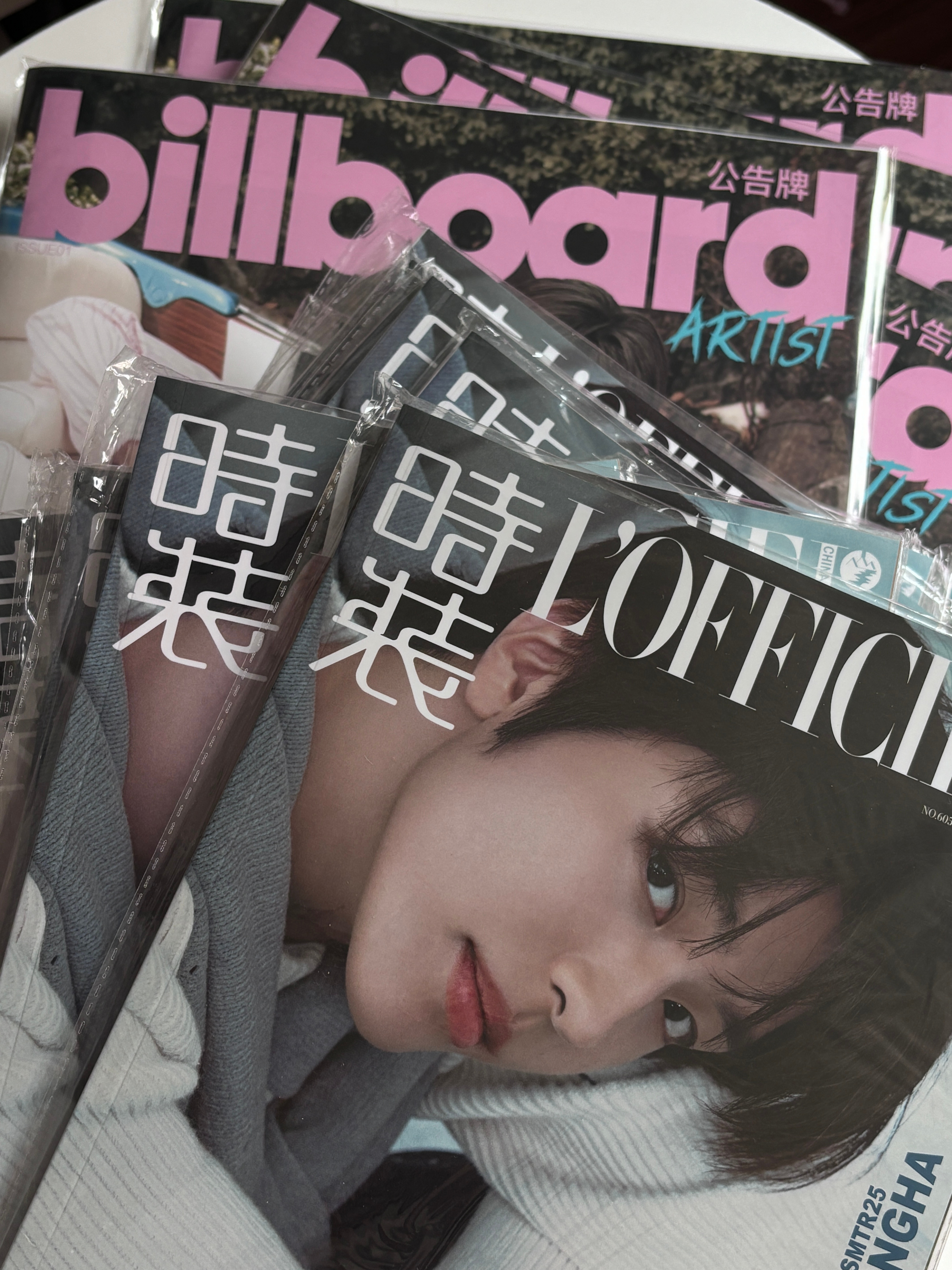 我的钱在天上失望的看着时装跟billboard 