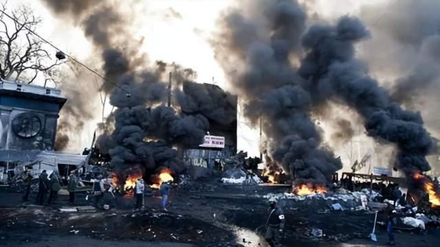 情况失控了！榛树导弹击中利沃夫仅数小时，英法德三国领导人火速连线，他们终于明白：