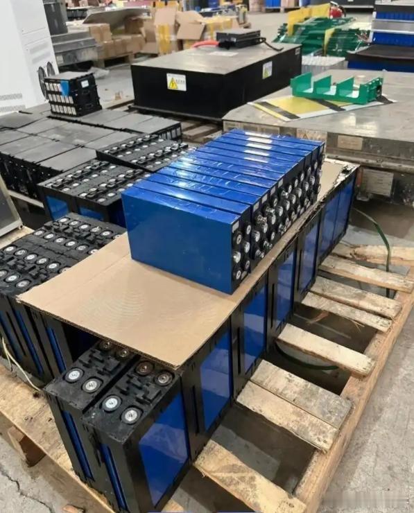 比亚迪发动价格战不是没有原因的。就像是王传福所说的，电池价格降到现在这个地步，如