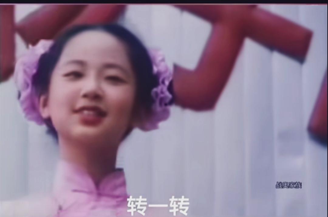 可爱不，猜猜她是谁！