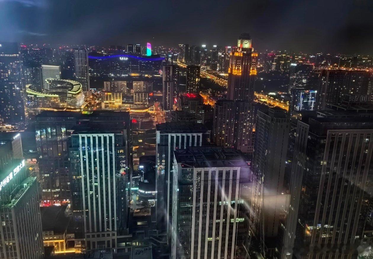 交易之道，贵在思路清晰，步履稳健。不必追逐繁杂节奏，守住简单规律，看清局势、找准