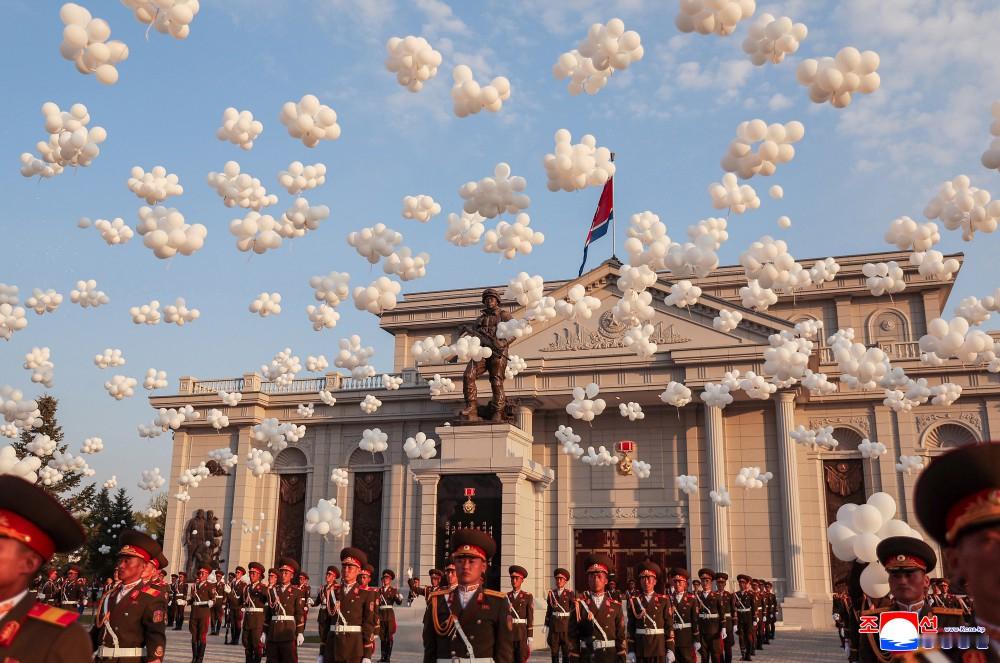 🔻朝鲜慰劳朝鲜人民军特别军事作战参战烈士遗属。🔻via 🇰🇵KCNA热点