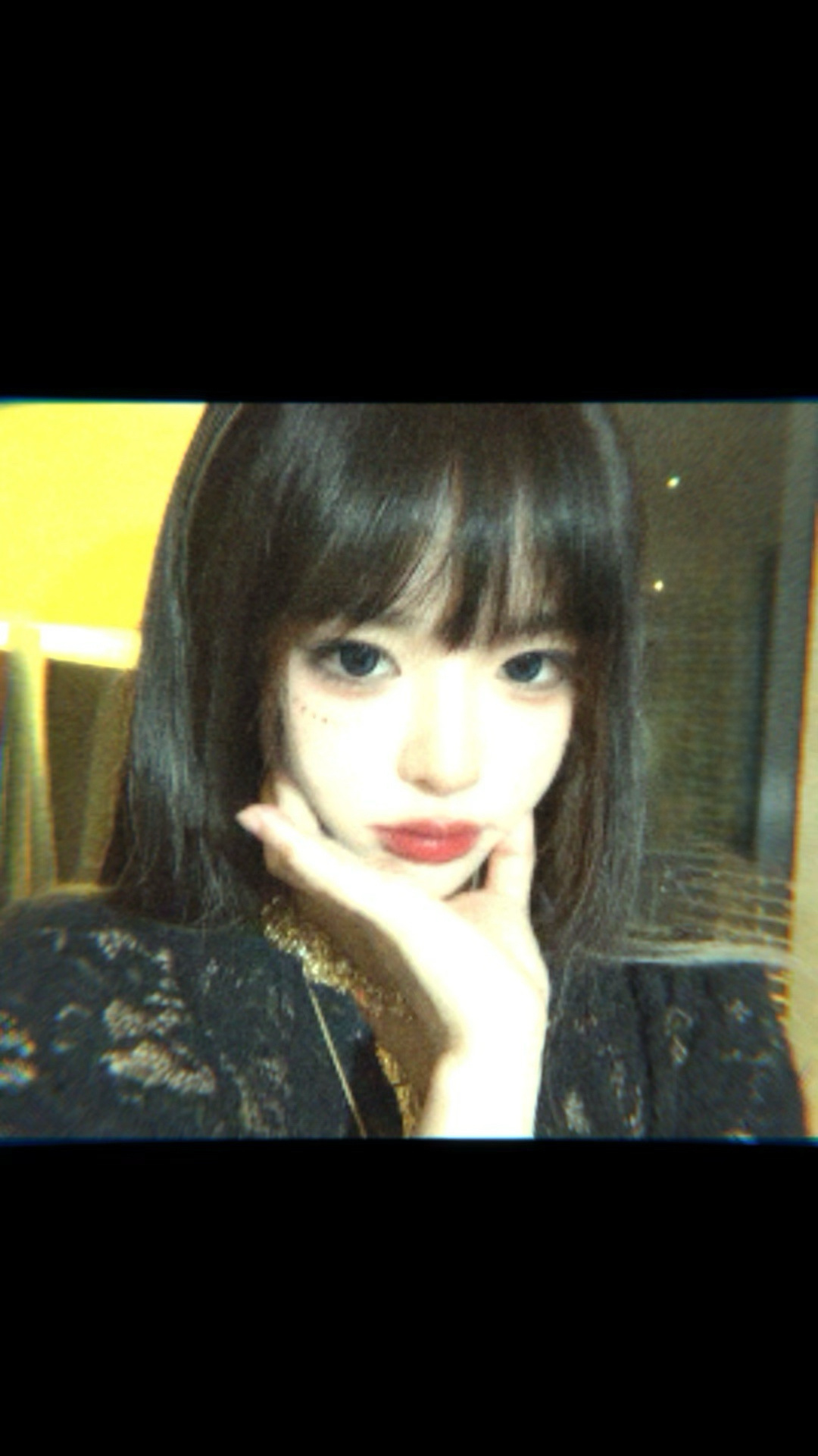 黄霄云 相册里有一个美女，大家快来帮我看看这是不是 ？！