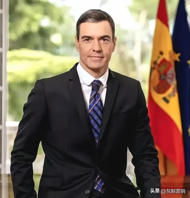 西班牙首相桑切斯硬刚美国霸权。
他走进国会所有议员给他鼓掌，
因为他为了全人类的