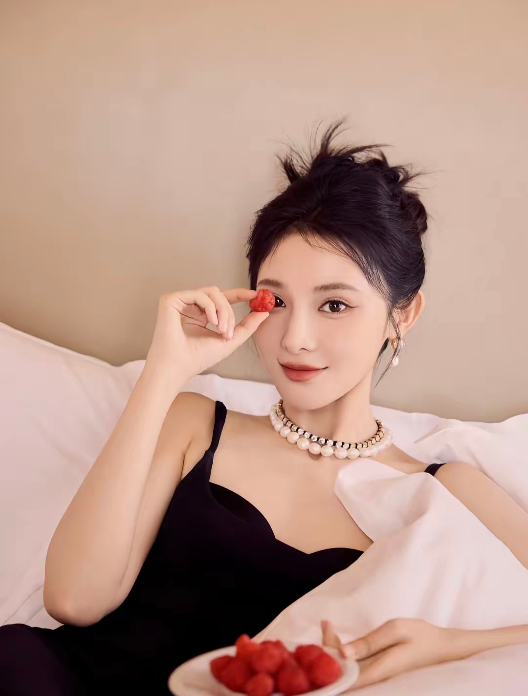 彭小苒发137字鼓励抗癌网友真的被狠狠暖到！冲浪时刷到抗癌网友的留言，她便认真写