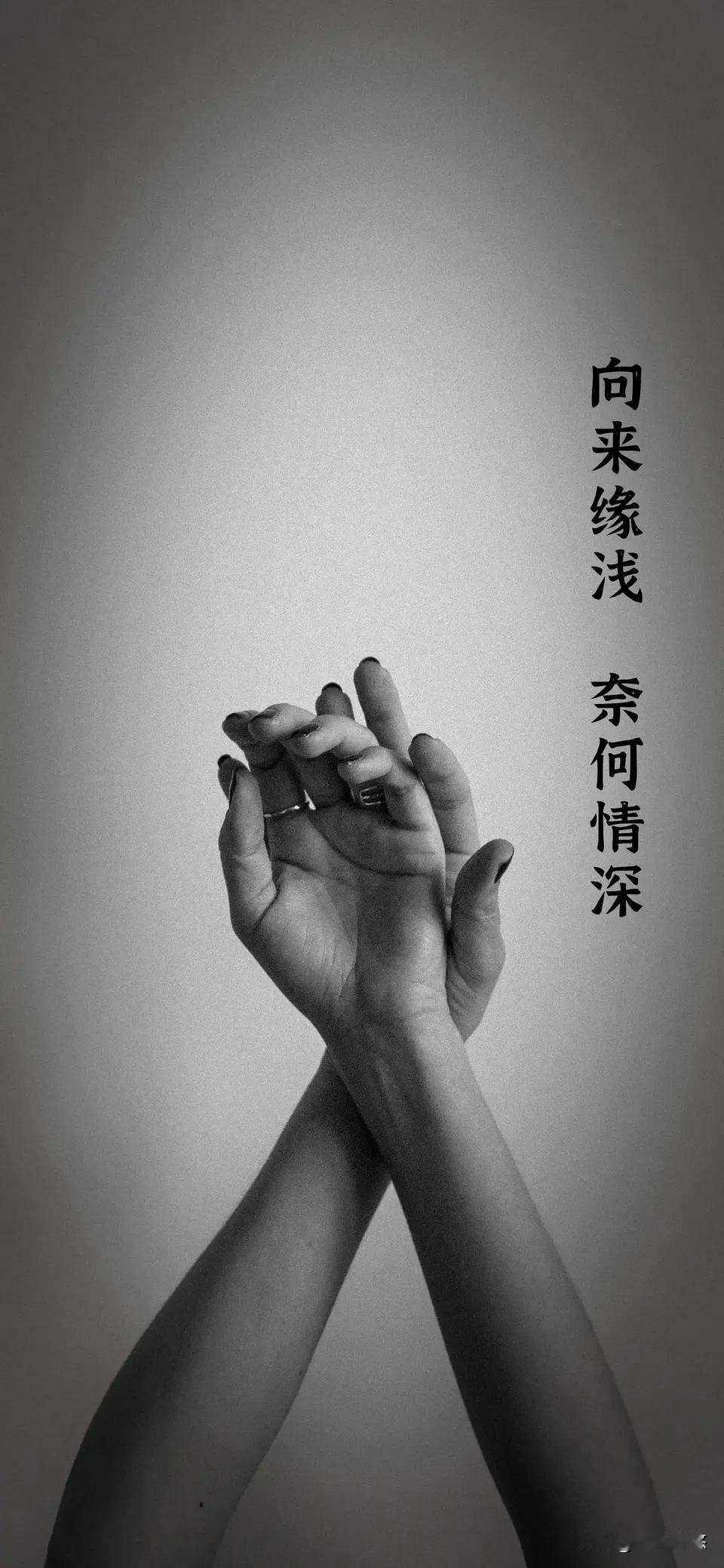 内地知名女演员闫某某在2025年12月29日直播时“哭穷”，声称儿子片酬年收入仅