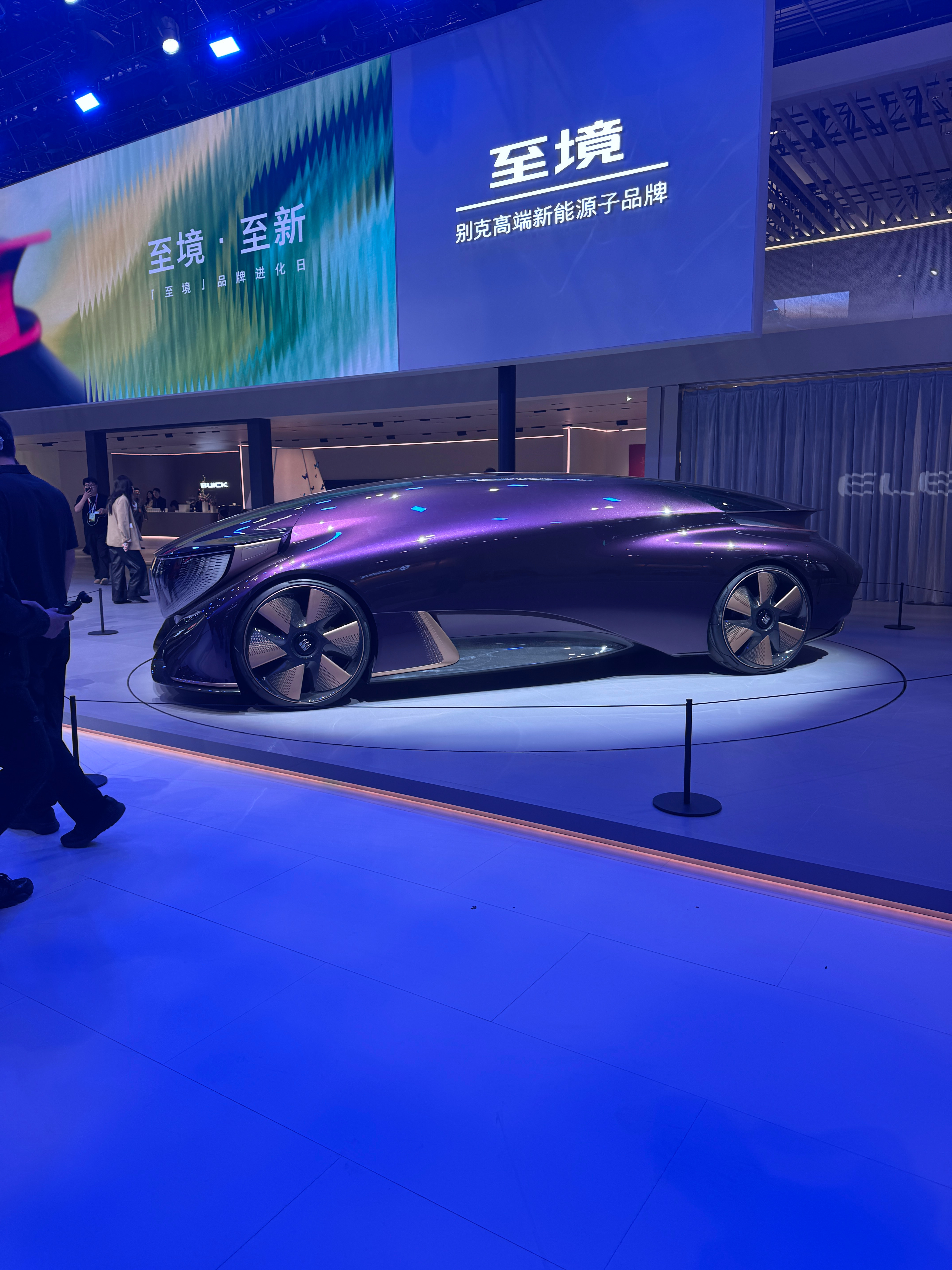 逛车展逛累了，突然见到蓝眼睛机器狗和这个…怪东西…瞬间精神了。2026北京车展