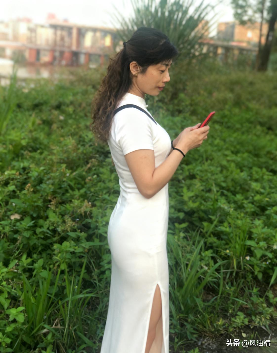 旗袍配佳人，这画面美得令人惊叹！旗袍并非仅为瘦妹子专属，丰腴成熟的女子穿上，更具