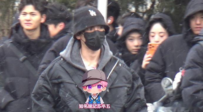 毕雯珺春晚联排  毕雯珺现身央视参加春晚联排，是首次吧！上桌了毕雯珺~ 