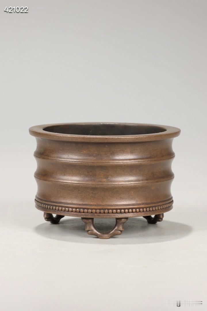 清 玉堂清玩款竹节九思炉

规格：高5.2cm，口径8cm，重434.5g
精铜
