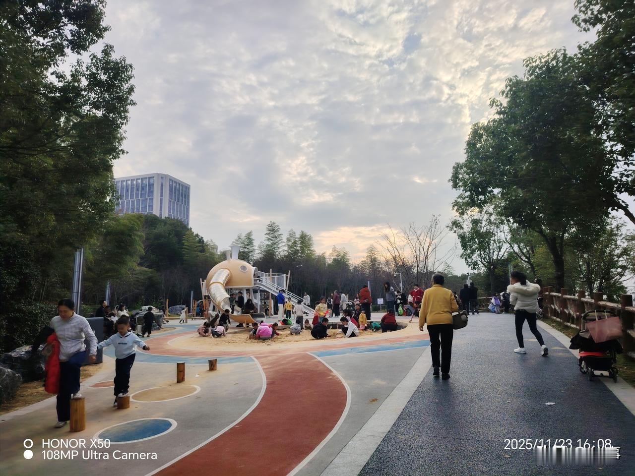 冬日生活打卡季11月23日冬日九江《浔南花谷公园》儿童游乐场